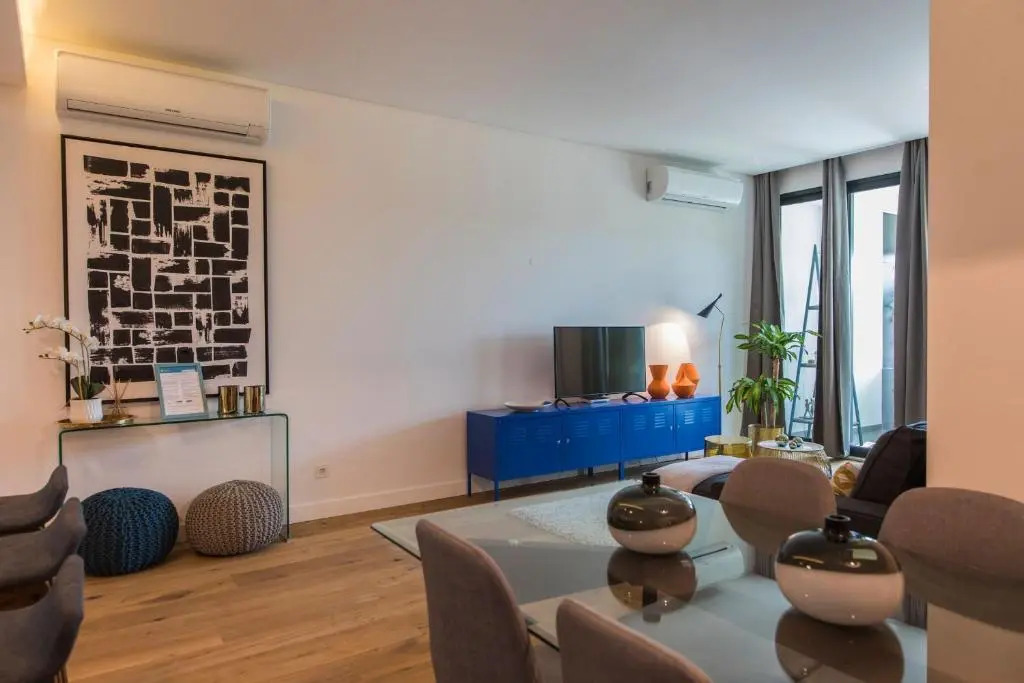 Lovelystay - Modern And Colourful Flat in the Heart of Graça