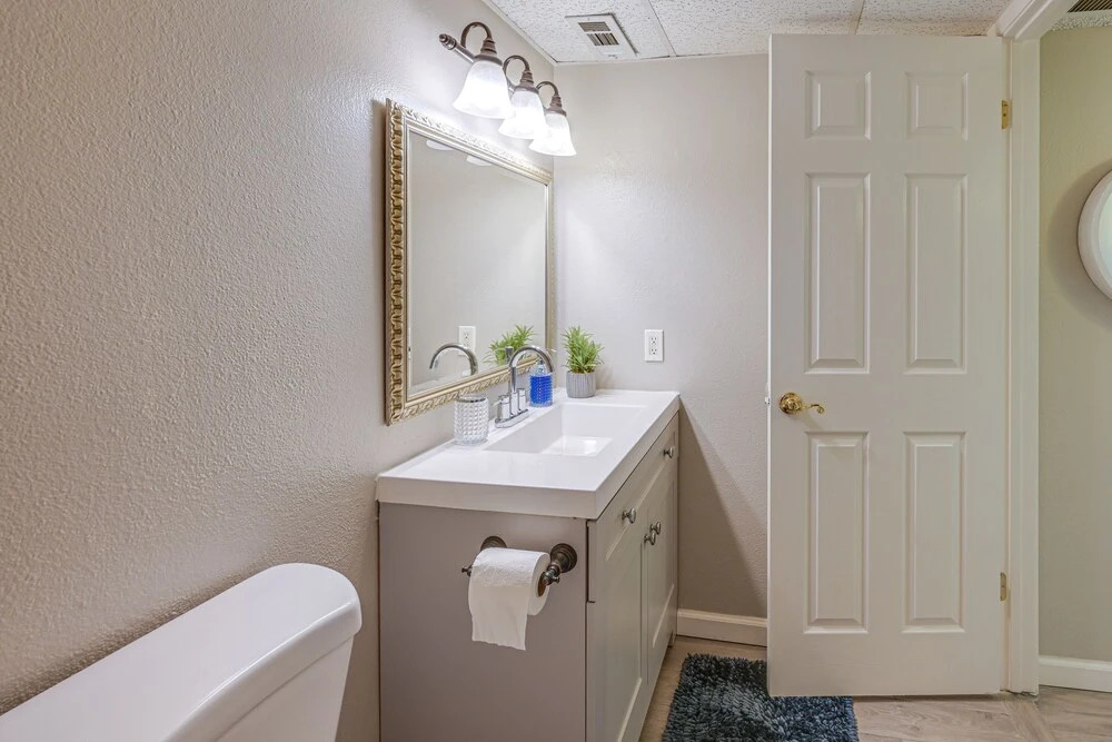 Cozy Fresno Condo w/ Balcony & Pool Access