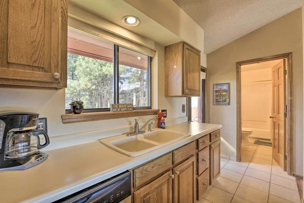 Cozy Pagosa Condo: Stunning Mountain & Lake Views!