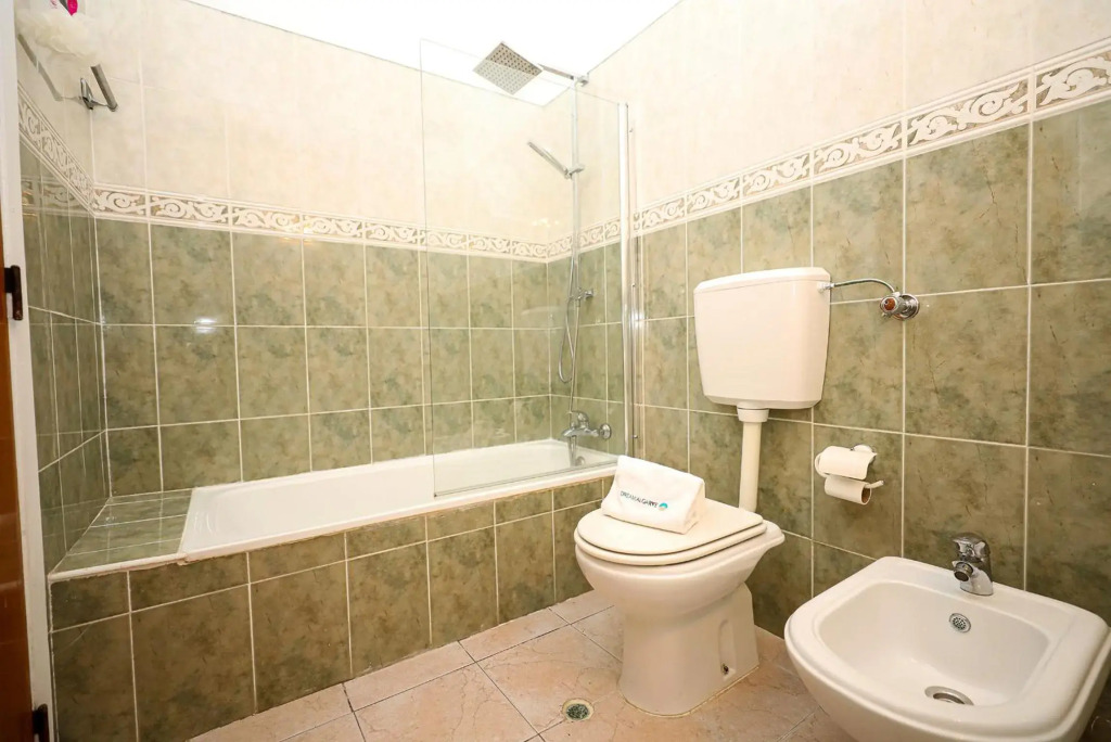 B63 - Corner Street Historic Center Apartment in Lagos