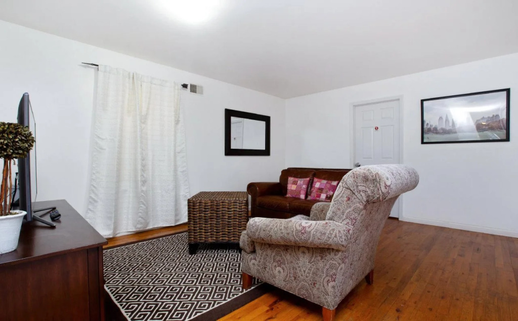 Racpanos Modern Stay on Ocean Avenue