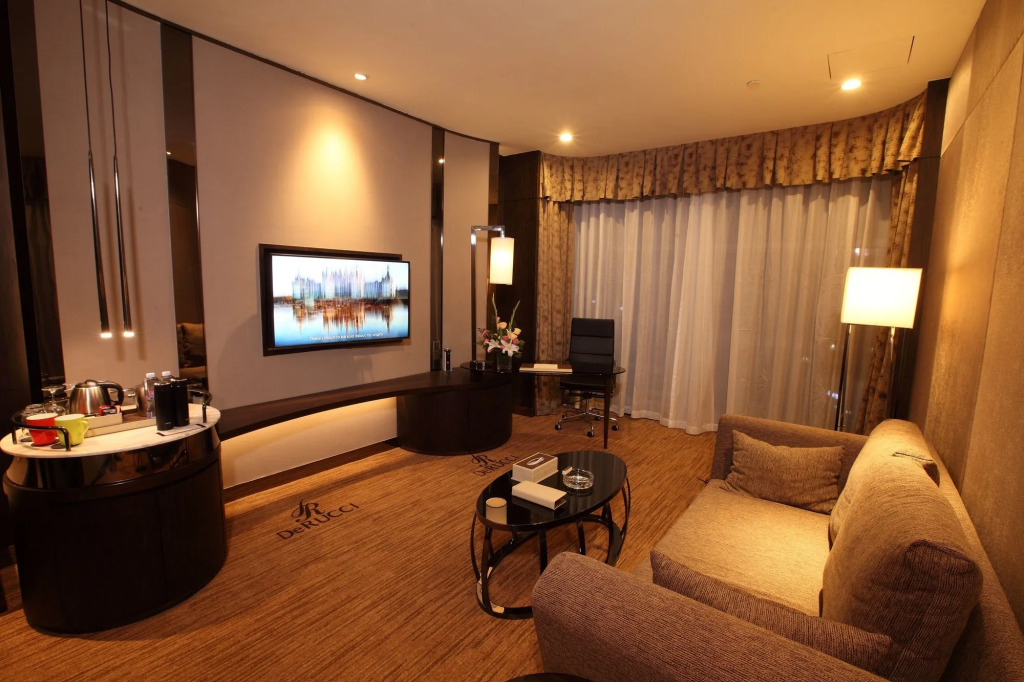 DeRUCCI Hotel