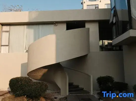 White House Weichi Hostel