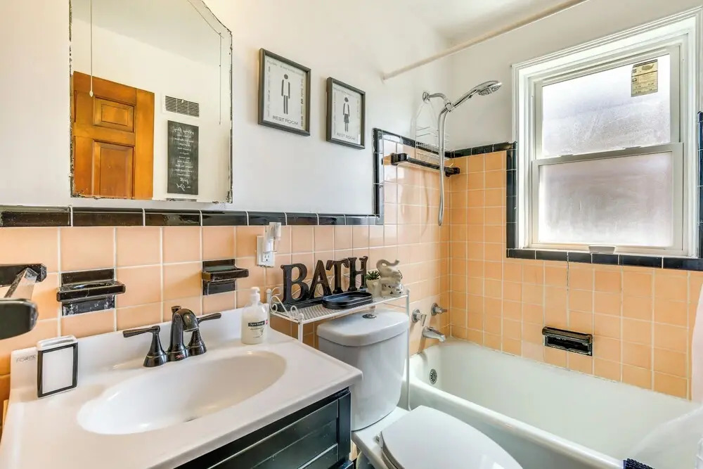 10 Mi to Downtown St Louis: Convenient Apartment!