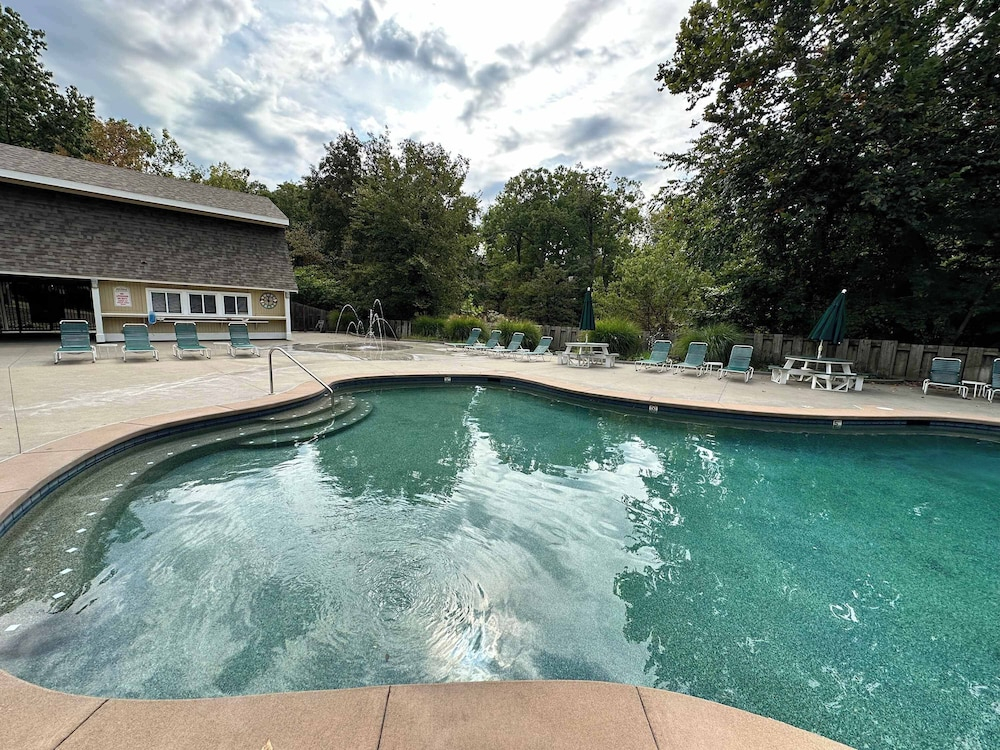 Sunset Point Lakeview Home Near Margaritaville