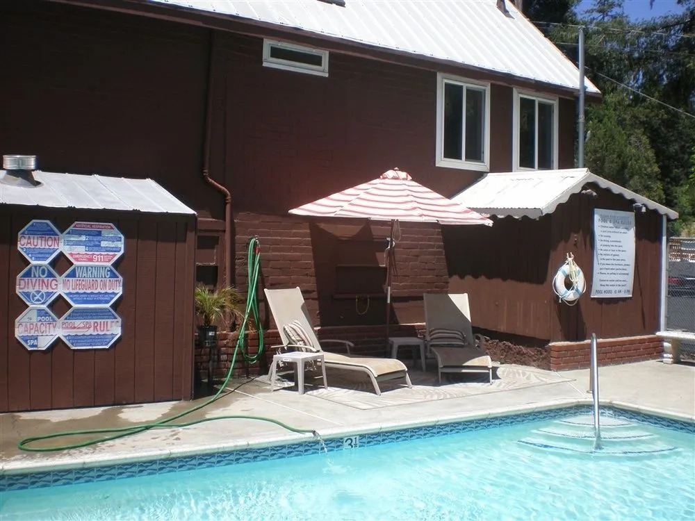 Sleepy Hollow Cabins and Hotel