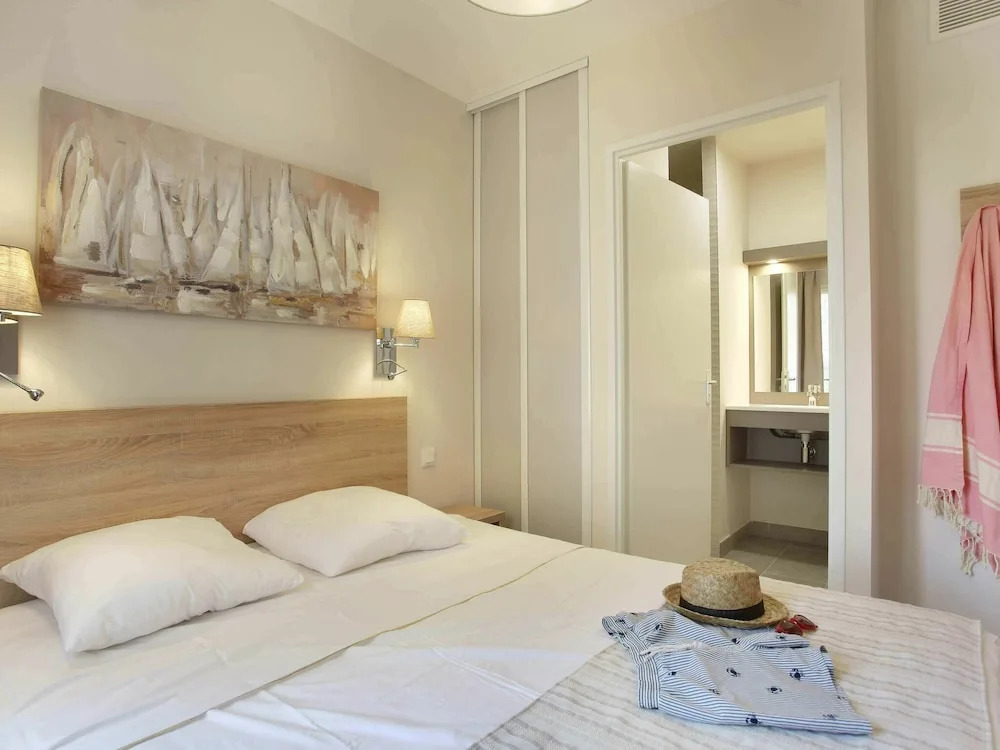 Beautiful apartment with balcony or terrace, near the beach