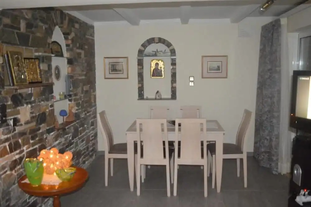 Casa Saronida