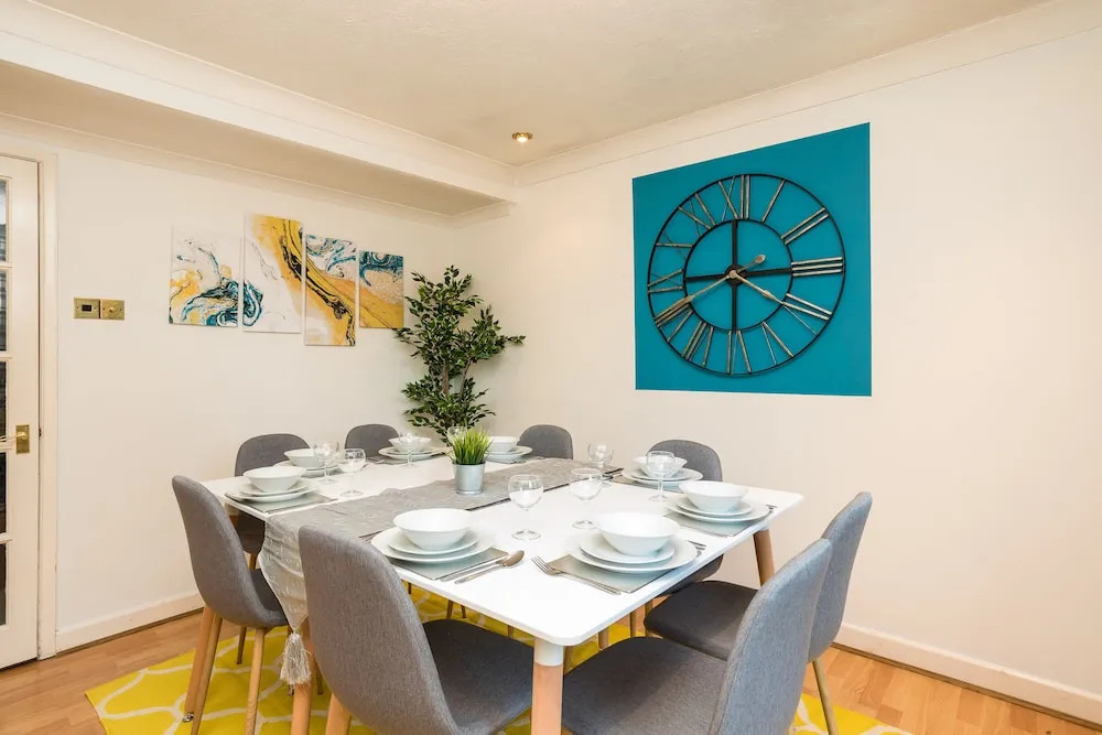 Oscar Owen - Graveney House
