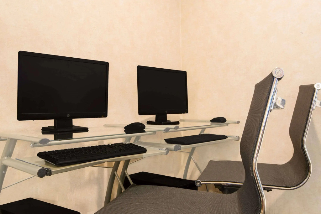 Hawthorn Suites by Wyndham Airport East Hotel
