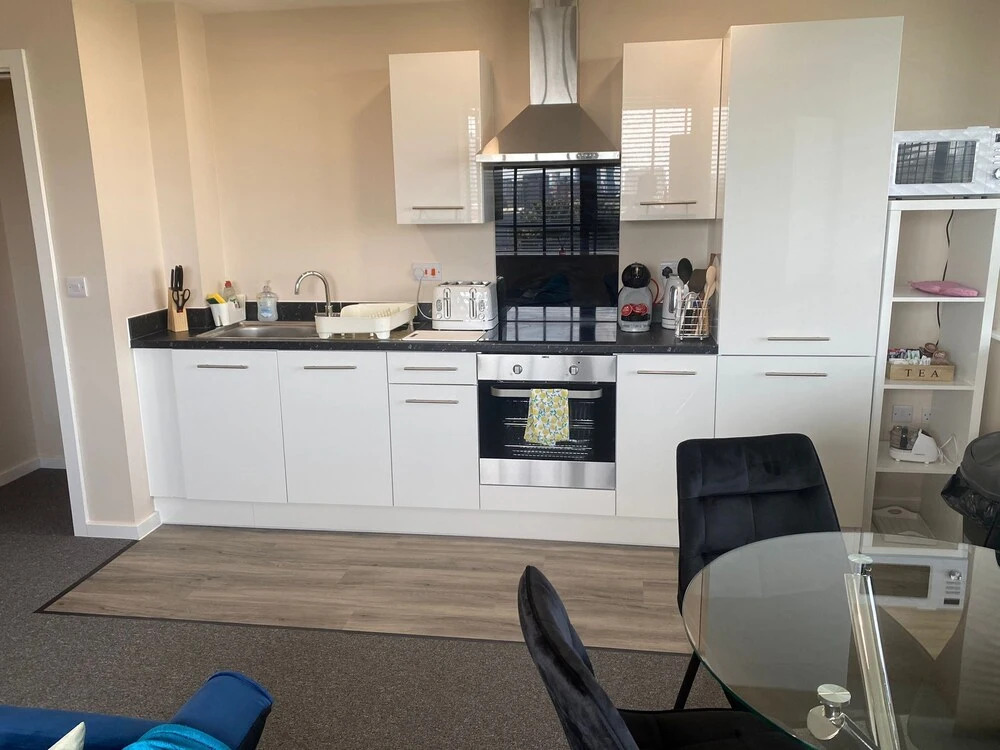 2 Bed Flat Near Old Trafford Stadium With Parking
