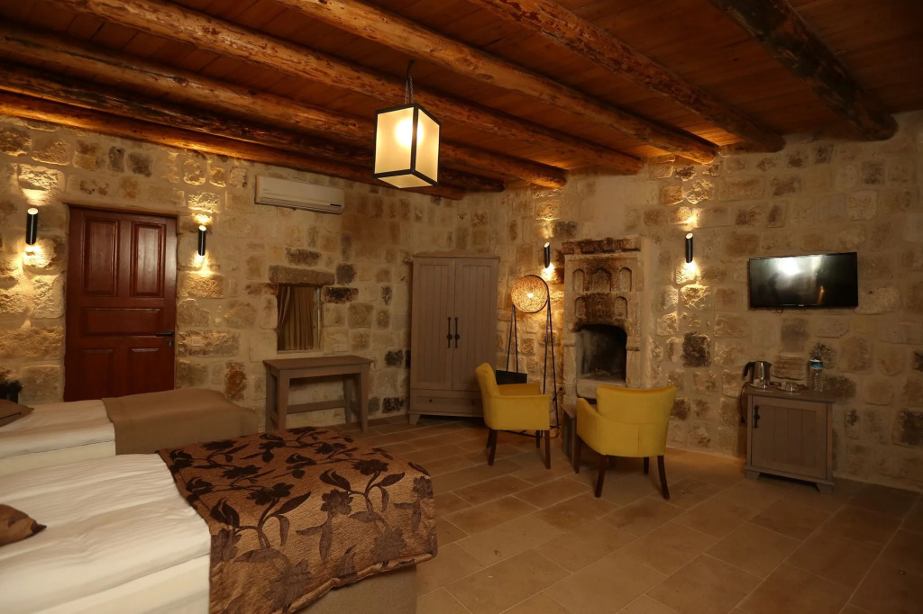Acropolis Cave Suite