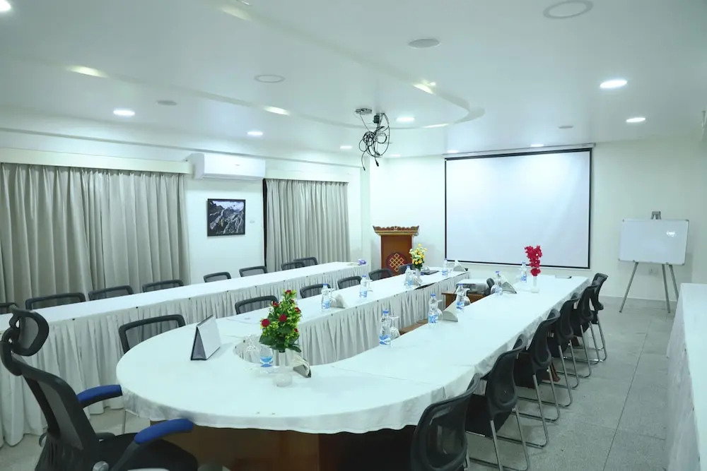 lhaki Hotel