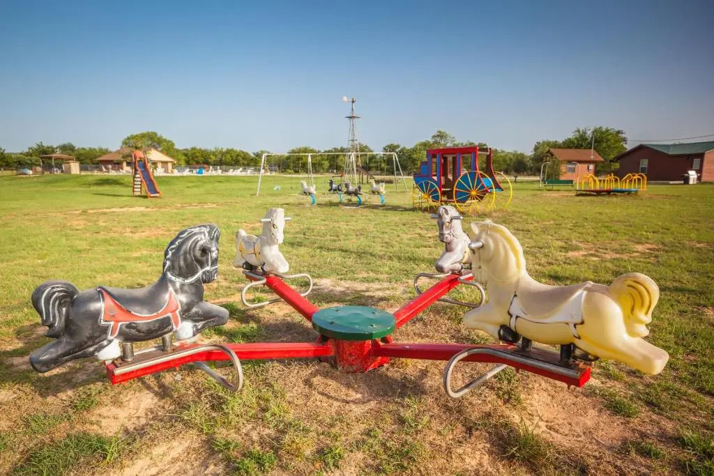 Bay Landing Camping Resort Deluxe Cabin 29