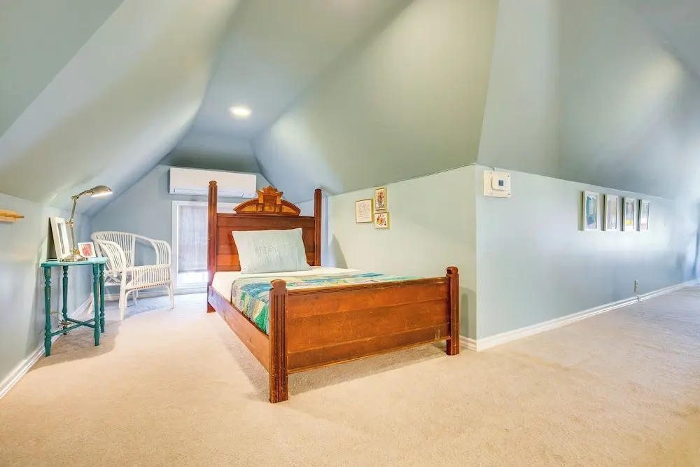 Granbury Home w/ Fire Pit, Walk to The Square!