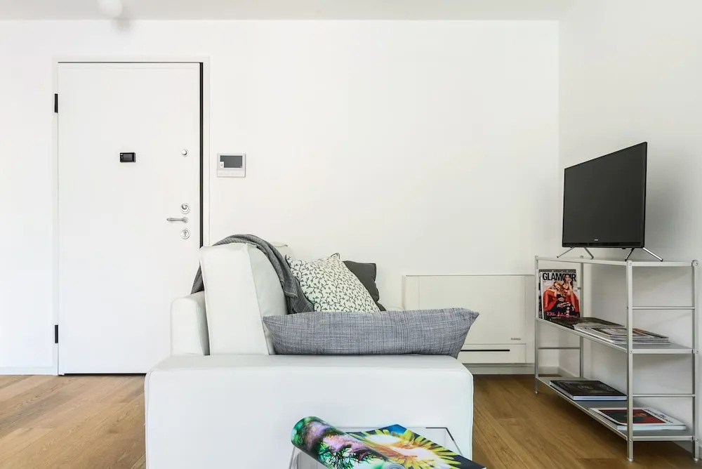 JOIVY Stylish 1-Bedroom Flat
