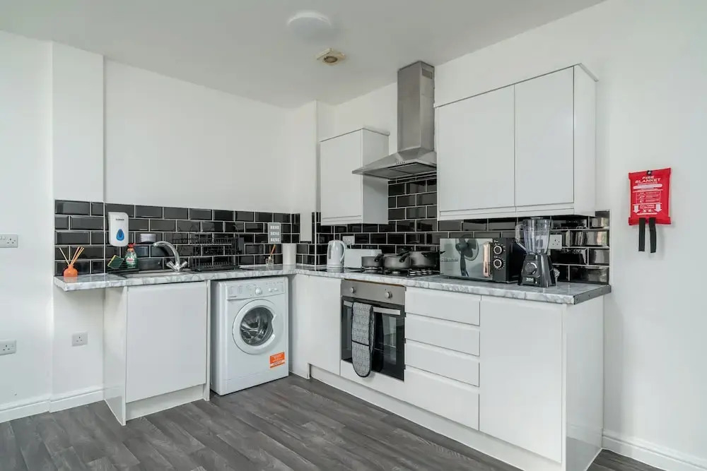 3 Bed- Full Balcony - Closetoo2 & Excel