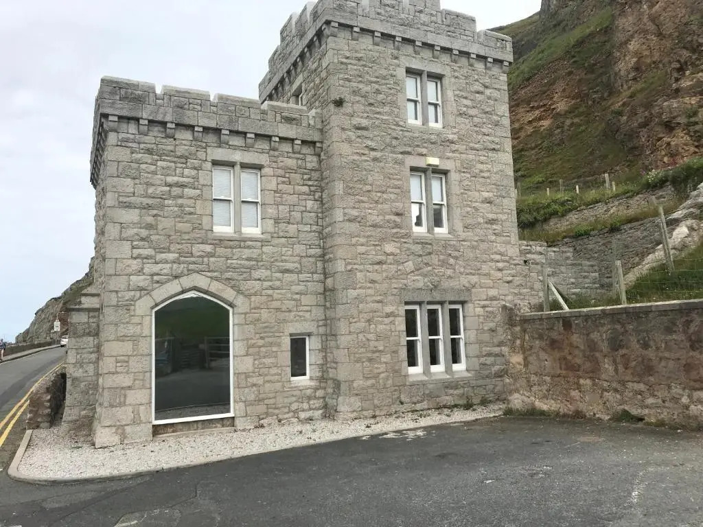 Tollgate house