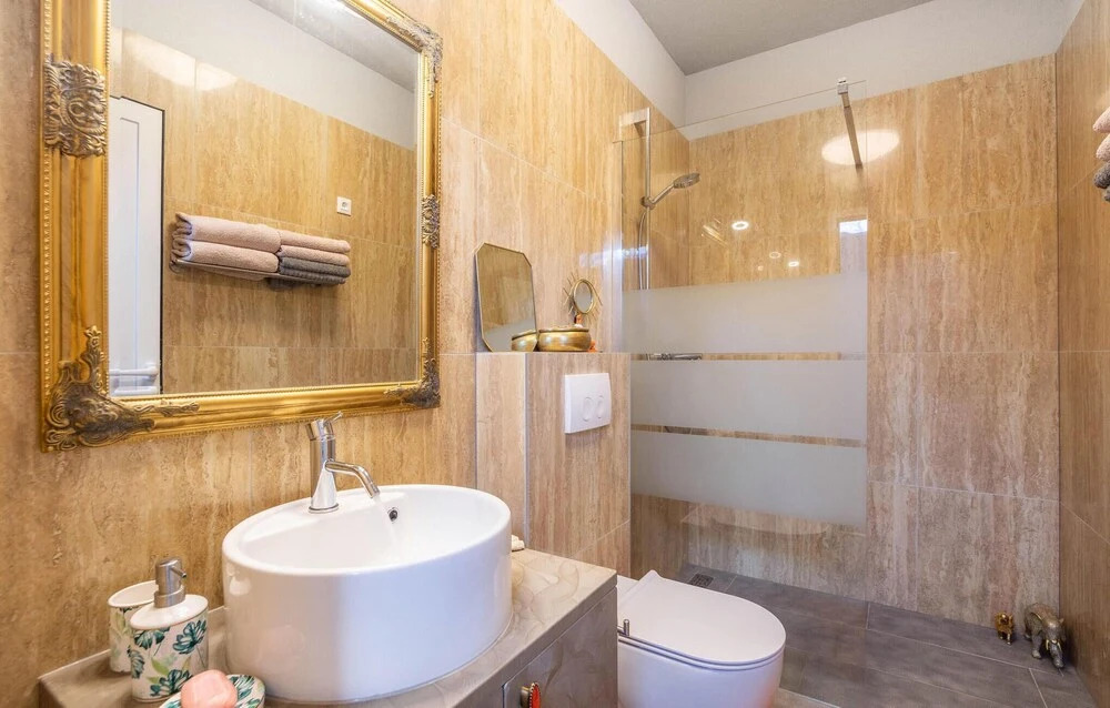 Amazing Home in Zvecanje Gata With Outdoor Swimming Pool, Wifi and 2 Bedrooms
