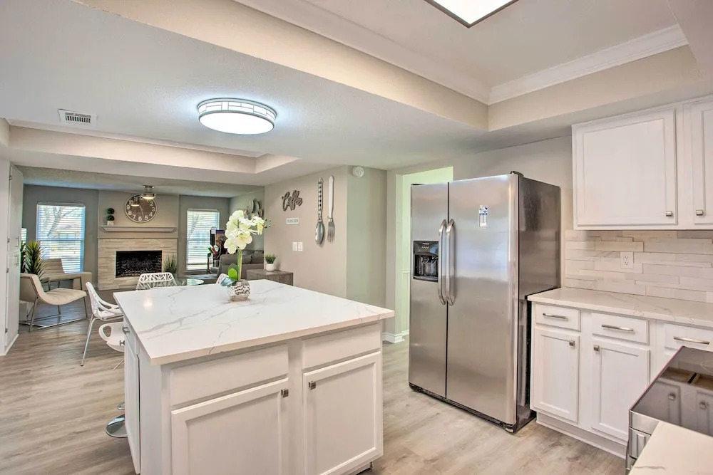 Richardson Home w/ Pool, Hot Tub & Arcade Games