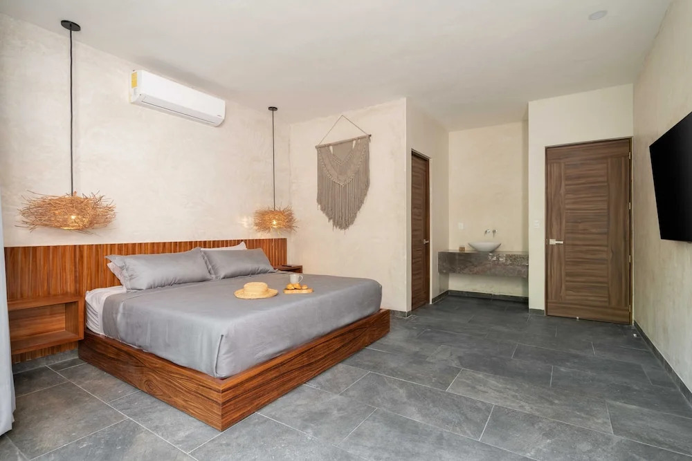 Twelve OClock - Luxury Villas