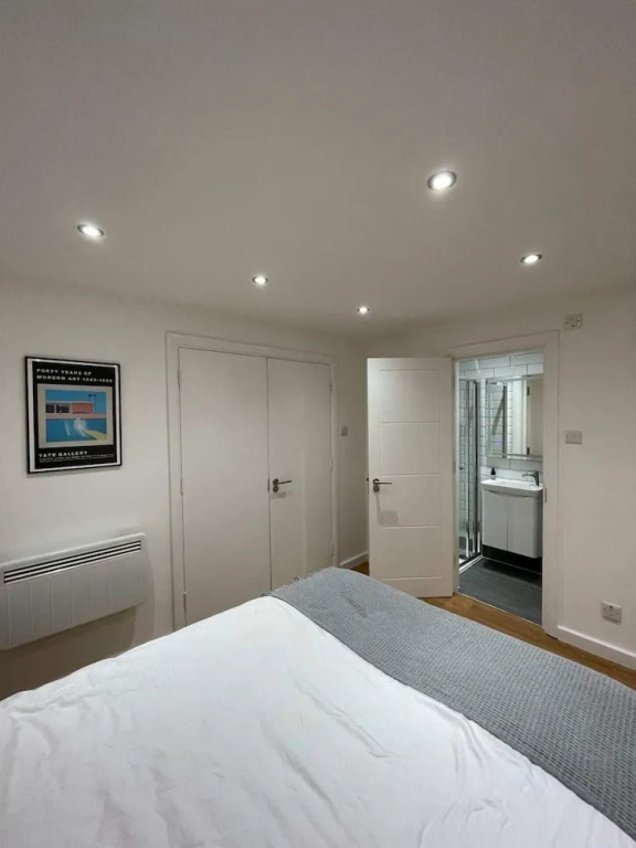 Stunning 3BD Maisonette W/balcony - Old Street!