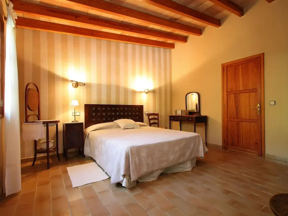 Cozy House Surrounded by Forest With Private Pool, 7 km From the sea