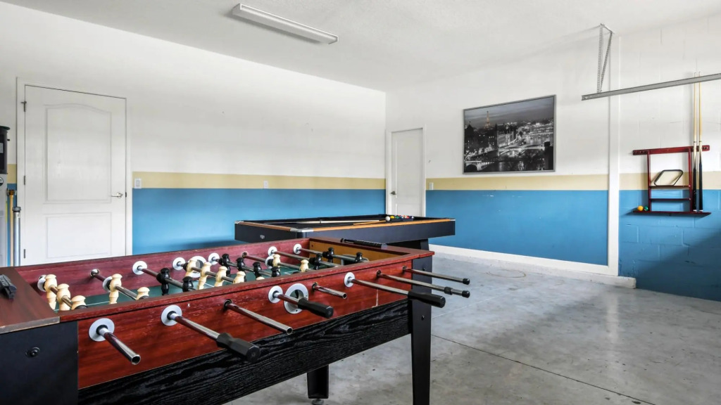 8BD 5BA Spacious Home w Pool SPA Theater Game Room