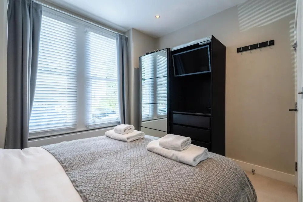 Stylish Fulham Flat With Patio by Underthedoormat