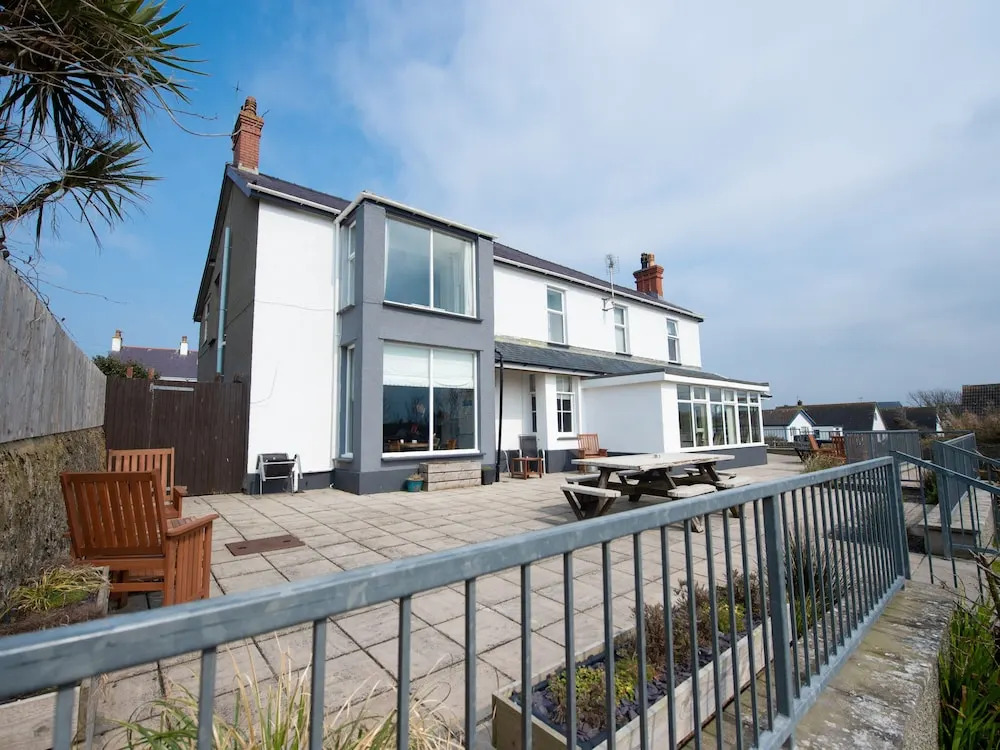 Glan Neigr Apart-Hotel by Guestz