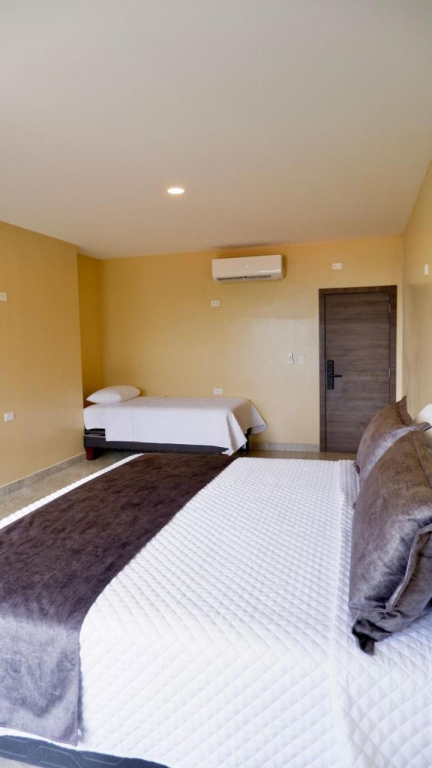 Paradise Project Hostal