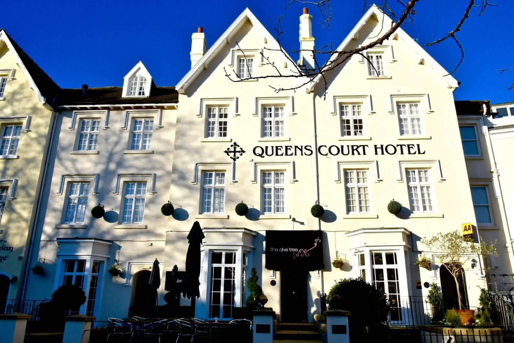 Queens Court Hotel