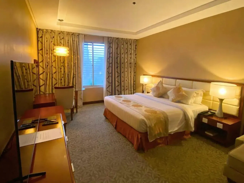 The Avenue Plaza Hotel