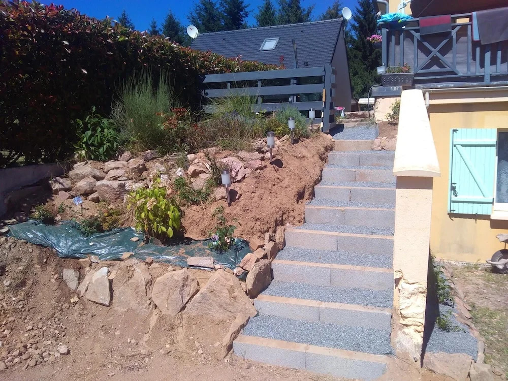House With 2 Bedrooms in Salles-curan, With Wonderful Lake View, Enclosed Garden and Wifi
