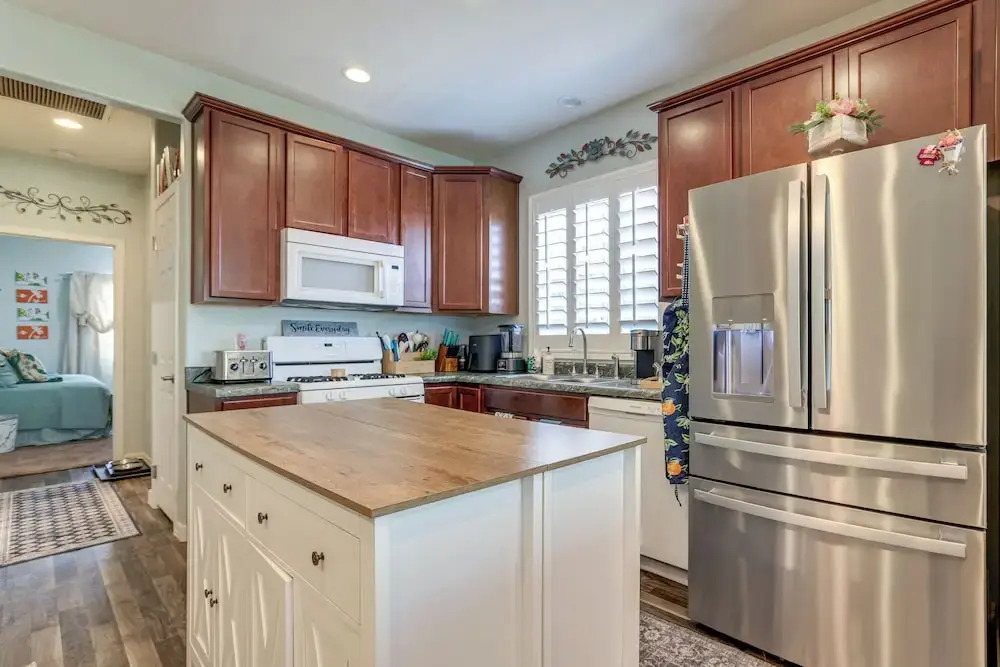 6 Mi to Dtwn Tempe: Dog-friendly Retreat w/ Yard!