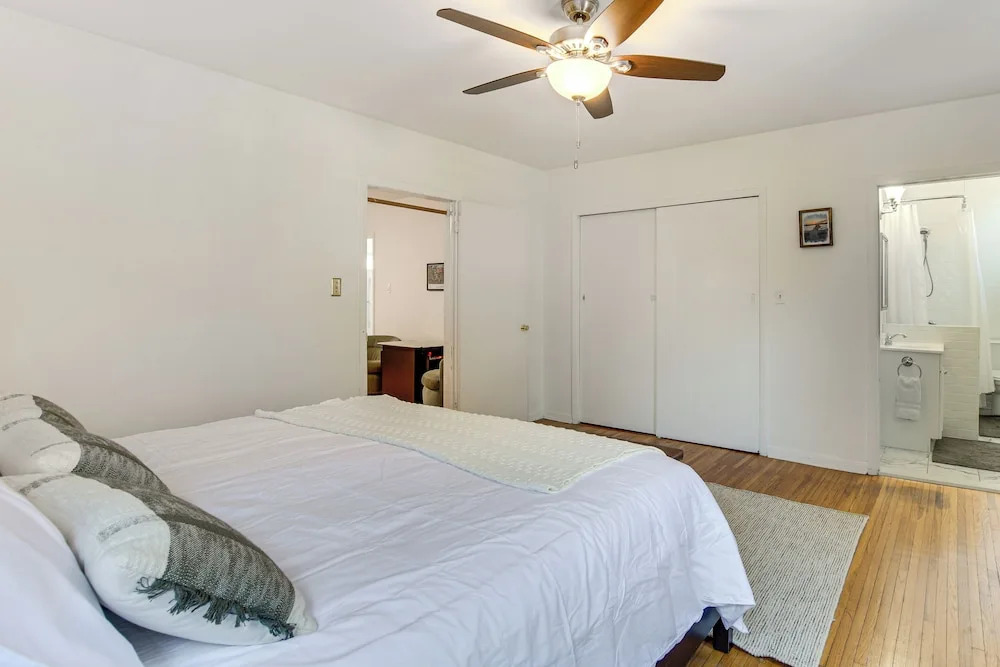 Spacious Chicago Group Home! Walk to Train & Eats