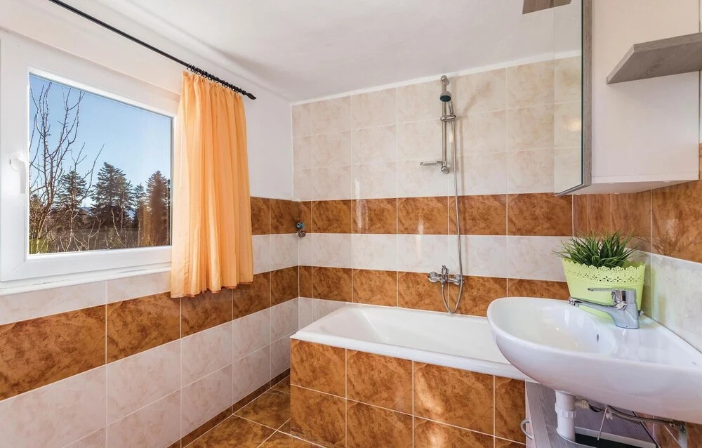 2 Bedroom Gorgeous Home In Fuzine