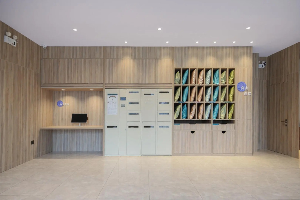 Hanting Premium Hotel Nanjing Zhonghuamen Metro Station