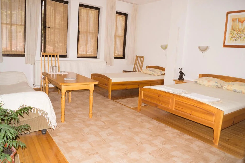 Tonis Guest House