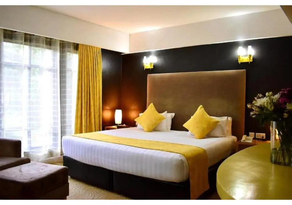 West Wood Hotel