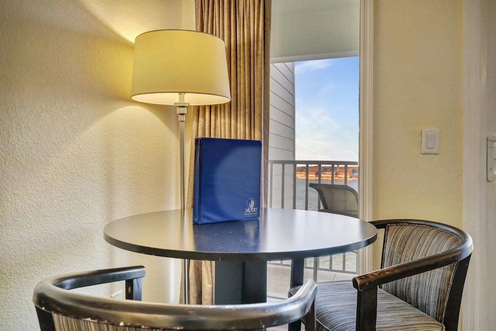 Waterfront Resort Condo Balcony Heated Pool