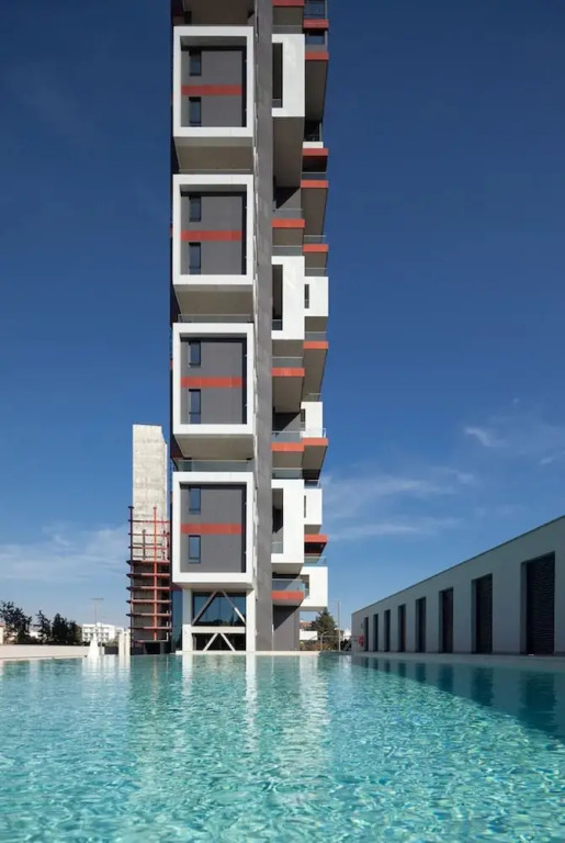 128 LIM - 2002 Stay Only Tower Suite