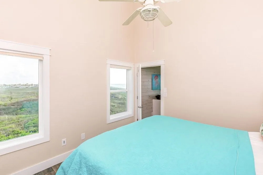 Beachfront Luxury 3BR/3BA Lost Colony Property by RedAwning