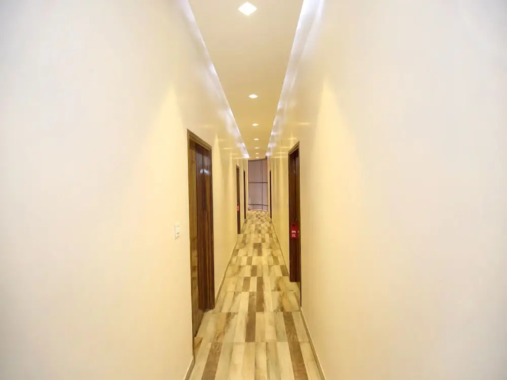 OYO 10330 Hotel Golden Brooks