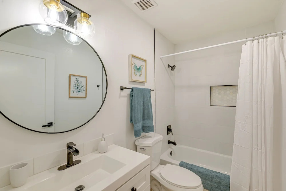 2 Mi to Old Town! Dog-friendly Condo w/ Pool