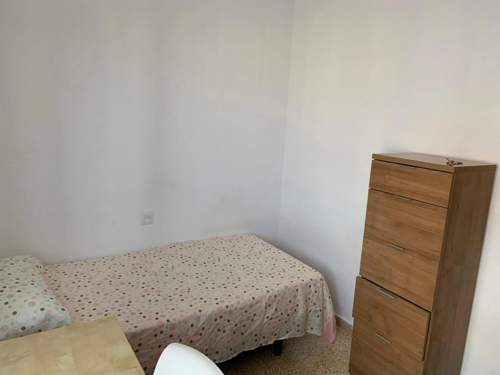 Habitación con cama doble, piso compartido en Avenida Blasco Ibáñez