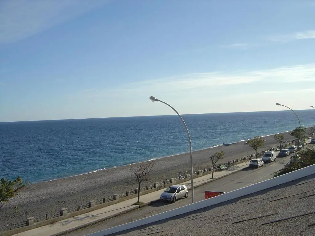 Mirone Apartment FRONTE MARE beachfront house