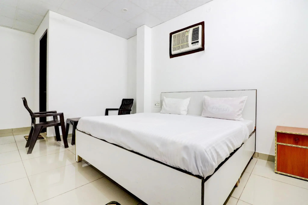 OYO 77805 Hotel Sweet Valley