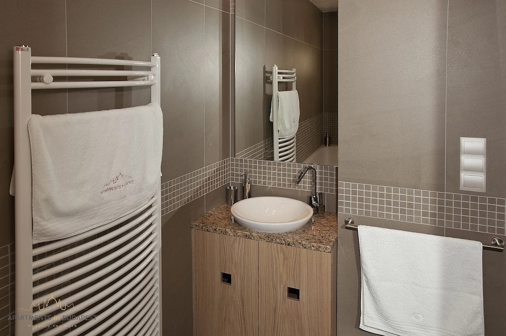 Andrassy2 Apartment - fireplace, A/C, free Wifi, city centre