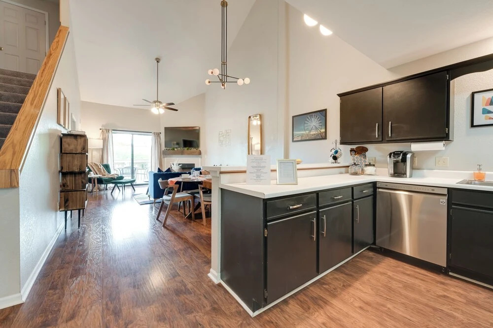 Fireplace, Indoor Pool Access! Family Branson Unit